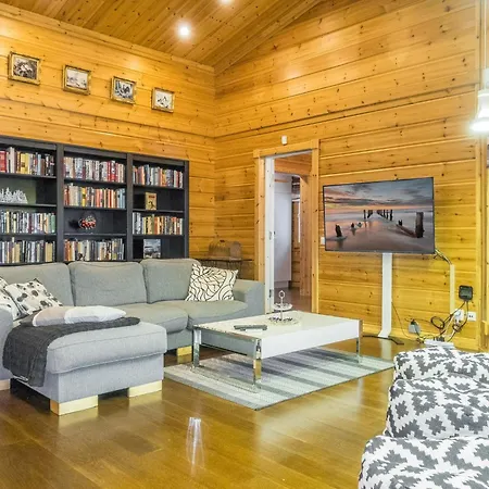 度假居 Vaahtissuvanto By Interhome